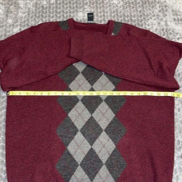 Jos A Bank Lambs' Wool Blend Sweater Men's Large.  Red, Gray, Black Argyle. - Picture 7 of 8